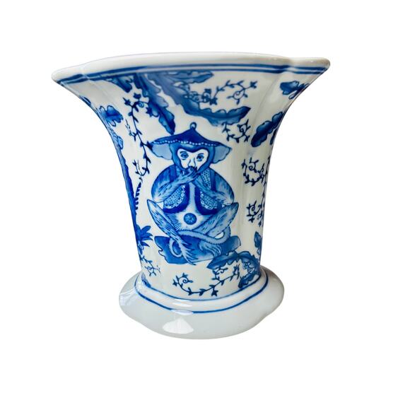 VTG Blue and White Oriental Monkey Vase.Hear no evil speak no evil Chinoiserie - Picture 7 of 9